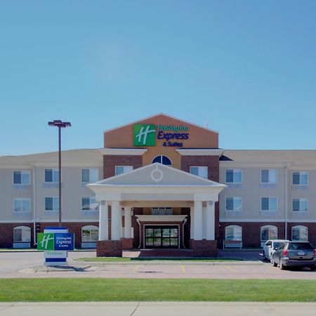 Holiday Inn Express & Suites Le Mars By Ihg Exterior photo