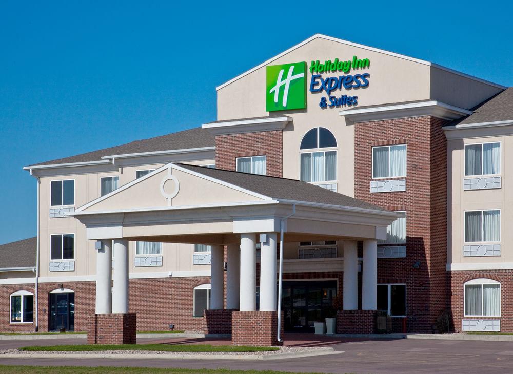 Holiday Inn Express & Suites Le Mars By Ihg Exterior photo