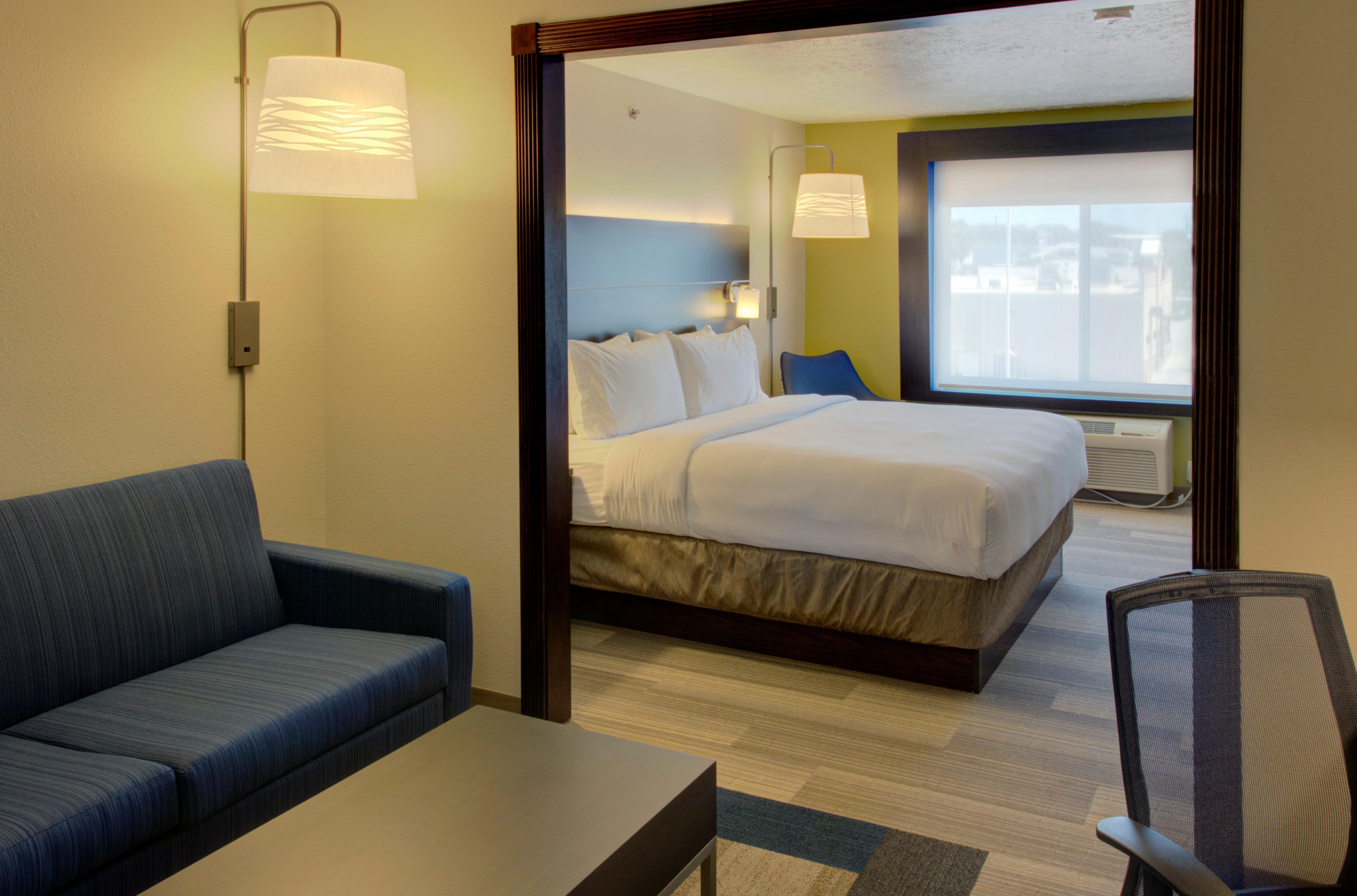 Holiday Inn Express & Suites Le Mars By Ihg Exterior photo