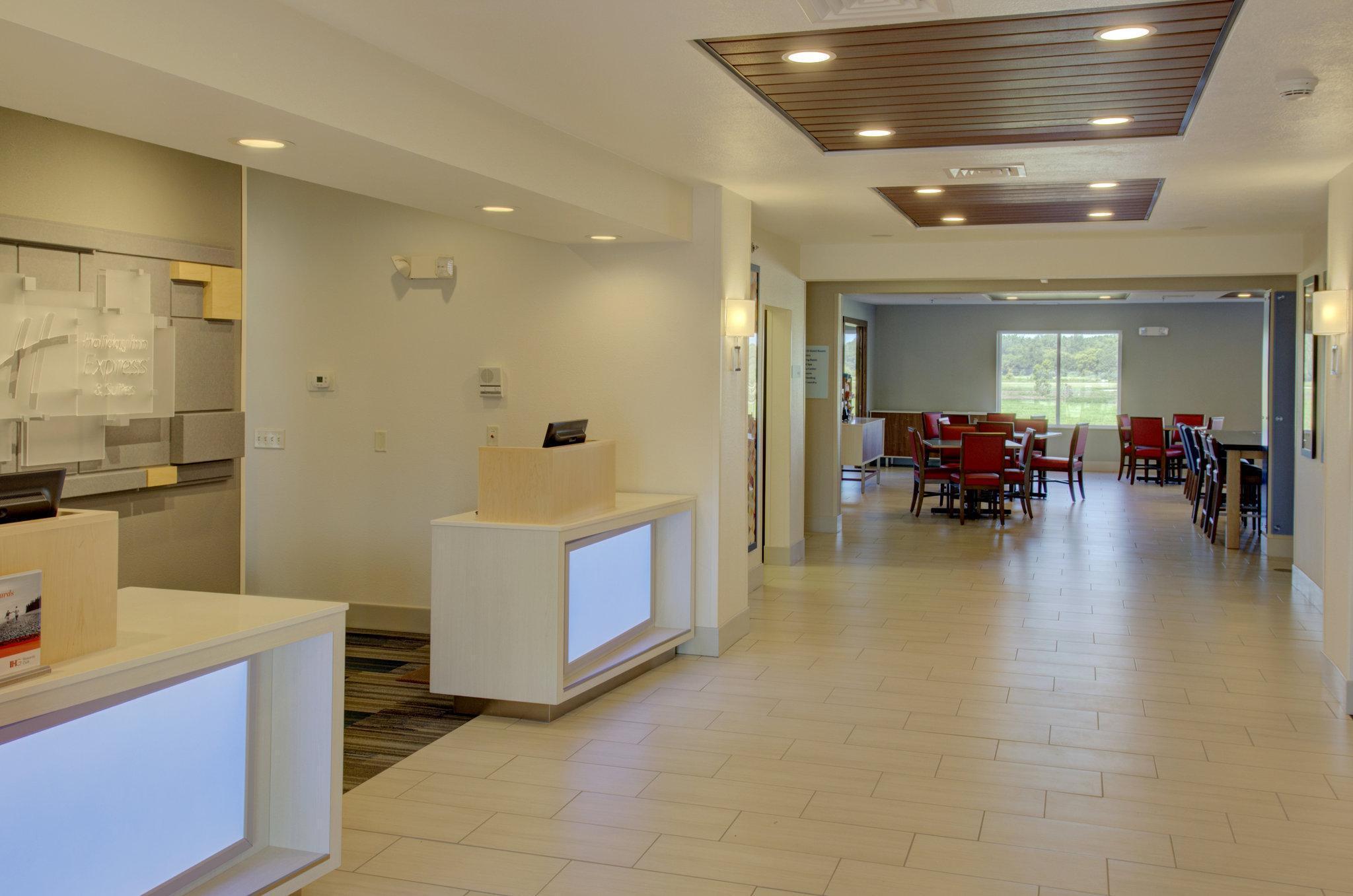 Holiday Inn Express & Suites Le Mars By Ihg Exterior photo