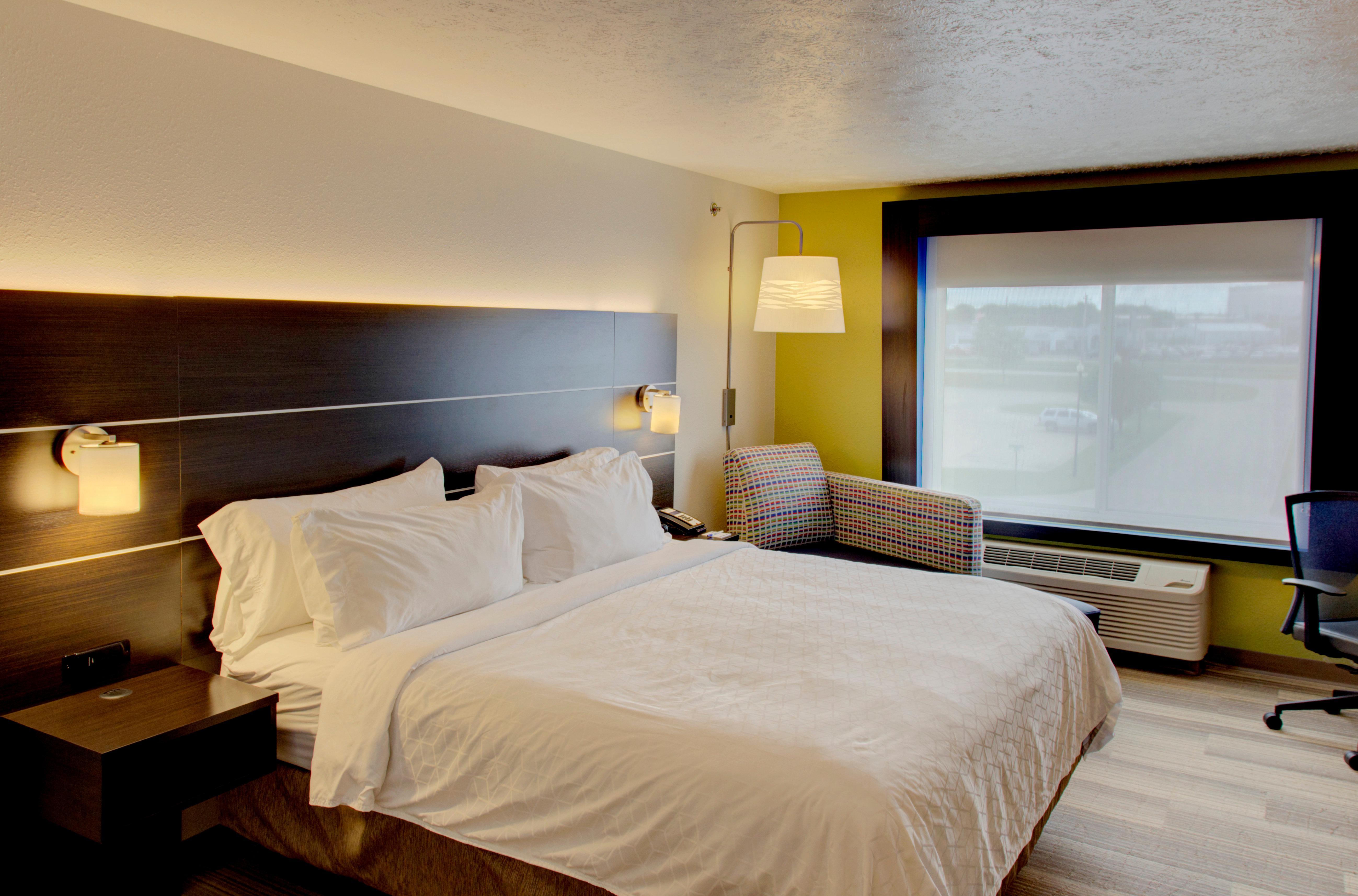 Holiday Inn Express & Suites Le Mars By Ihg Exterior photo