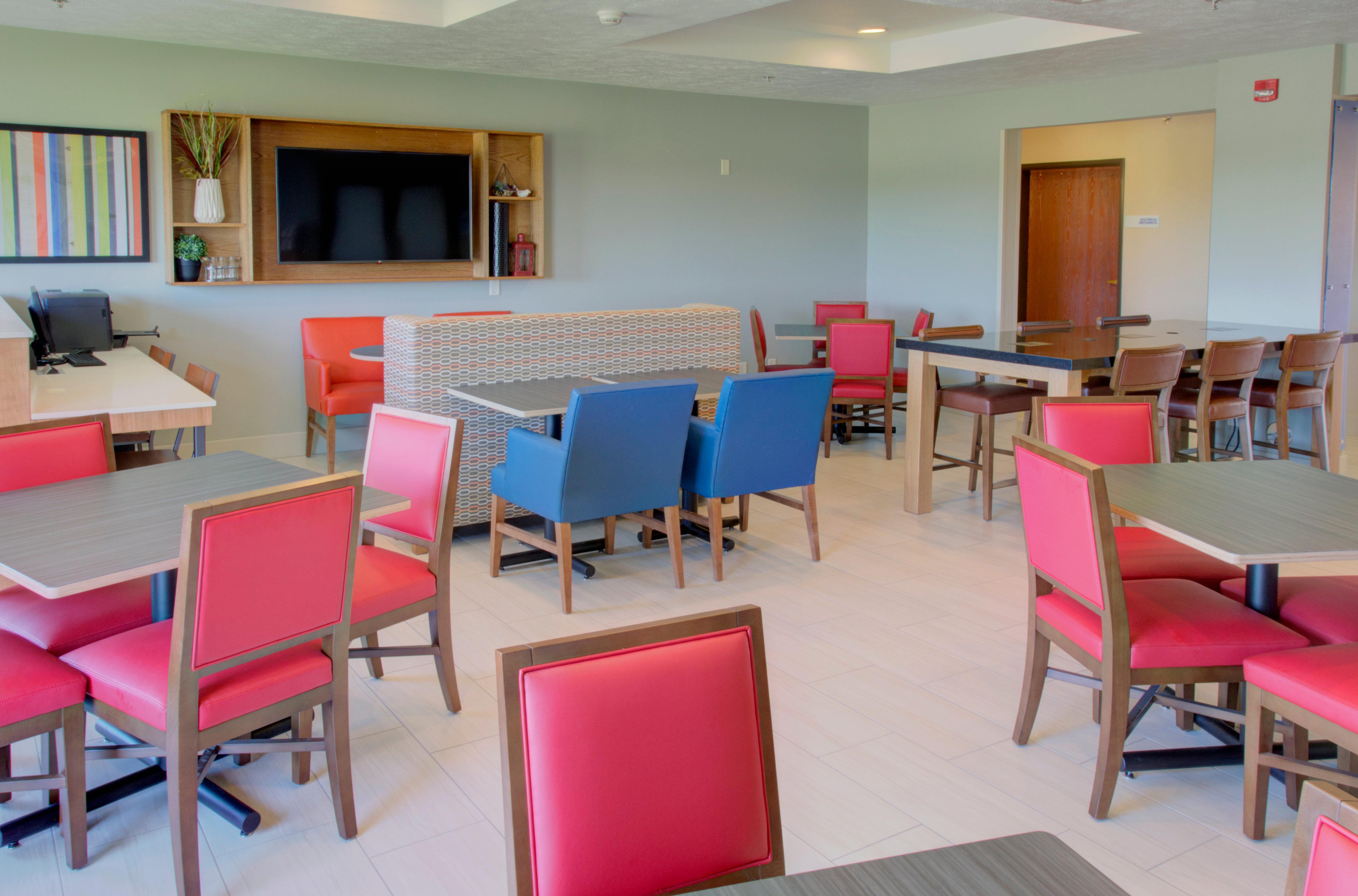 Holiday Inn Express & Suites Le Mars By Ihg Exterior photo
