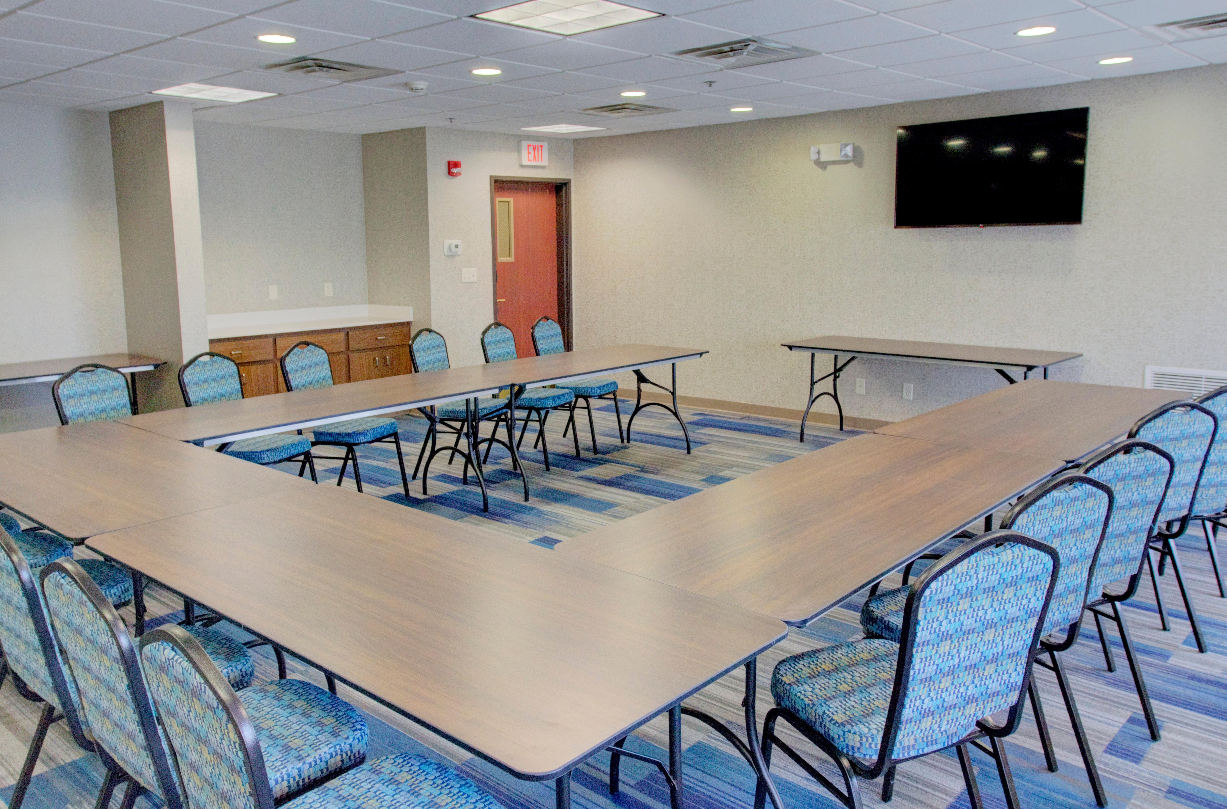 Holiday Inn Express & Suites Le Mars By Ihg Exterior photo