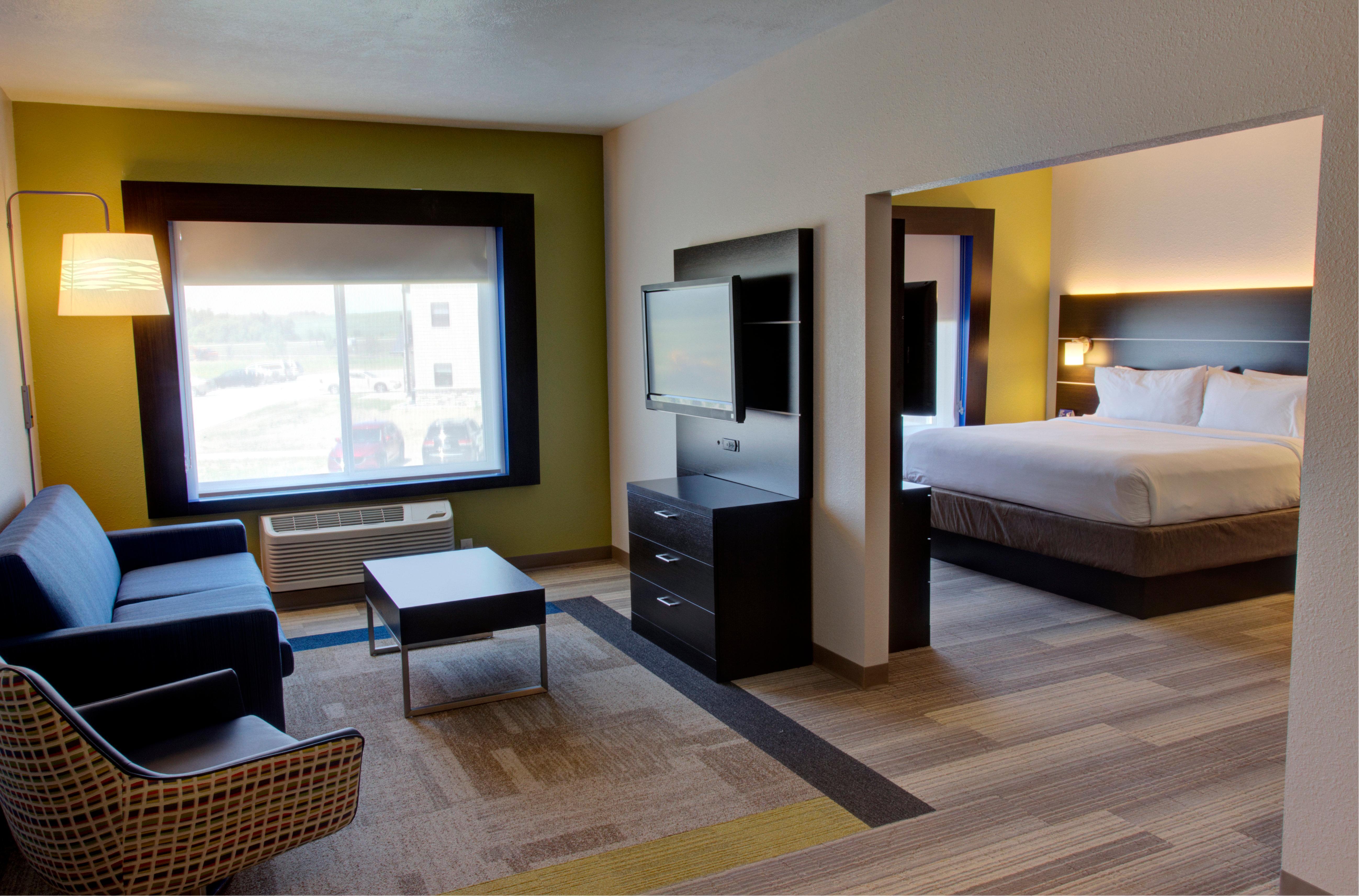 Holiday Inn Express & Suites Le Mars By Ihg Exterior photo