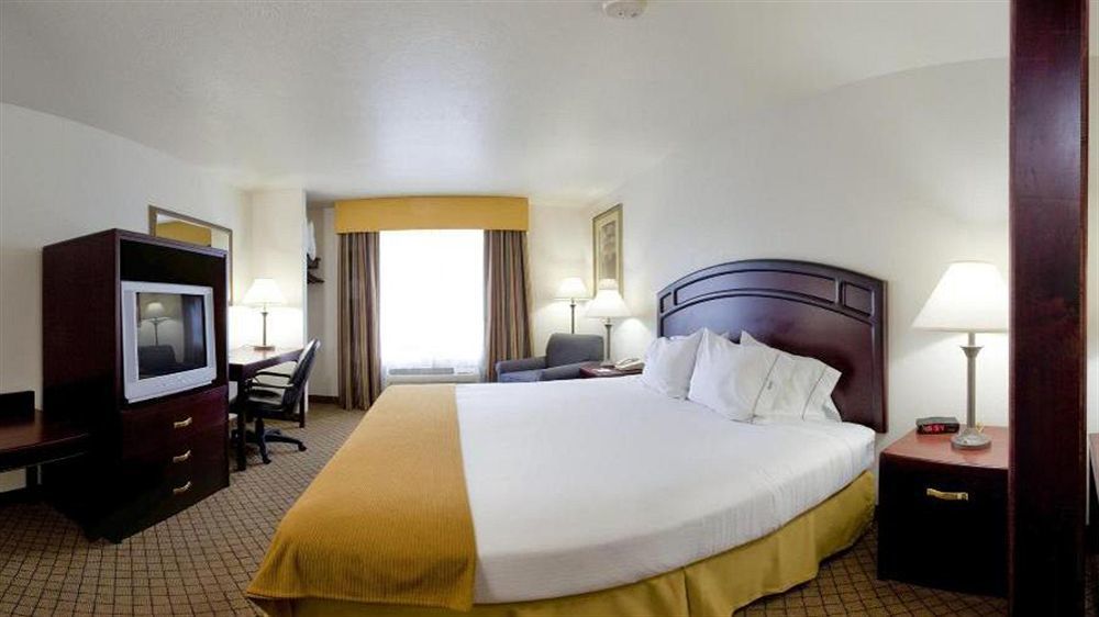 Holiday Inn Express & Suites Le Mars By Ihg Exterior photo