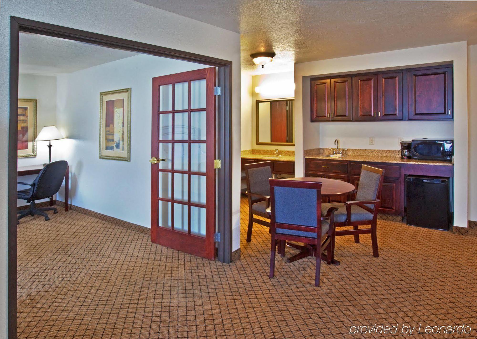 Holiday Inn Express & Suites Le Mars By Ihg Room photo