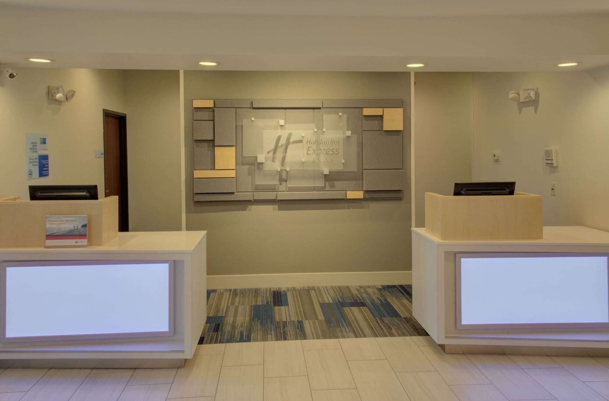 Holiday Inn Express & Suites Le Mars By Ihg Exterior photo