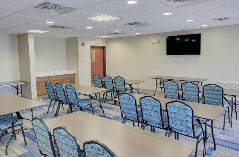 Holiday Inn Express & Suites Le Mars By Ihg Exterior photo