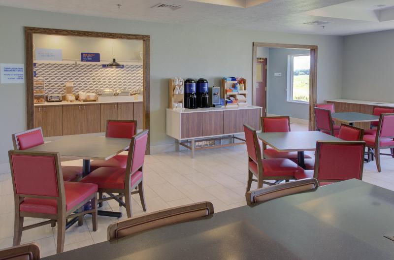 Holiday Inn Express & Suites Le Mars By Ihg Exterior photo