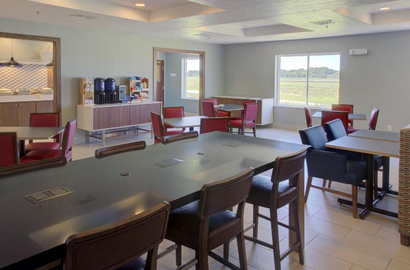 Holiday Inn Express & Suites Le Mars By Ihg Exterior photo